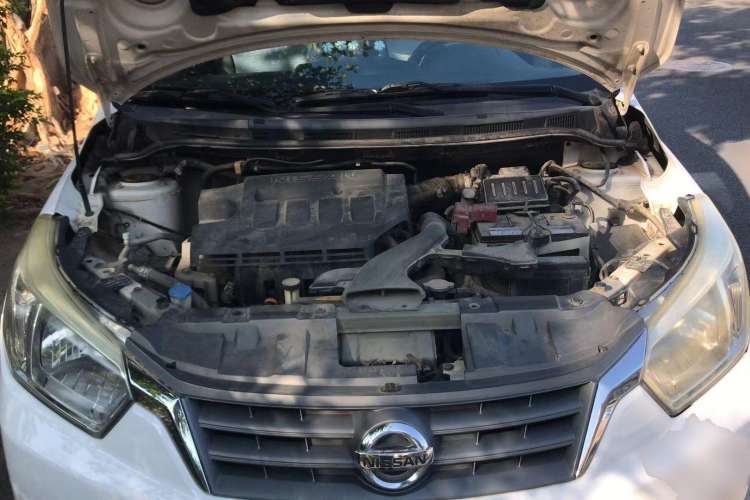 Used Venucia R50 2012 1.6L Automatic Prestige Edition Engine Bay