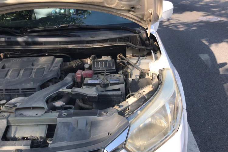 Used Venucia R50 2012 1.6L Automatic Prestige Edition Engine Bay Left