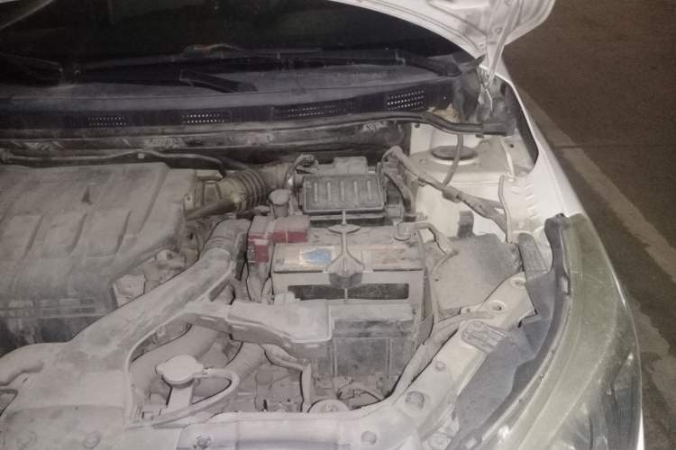 Used Venucia R50 2012 1.6L Manual Luxury Edition Engine Bay Left