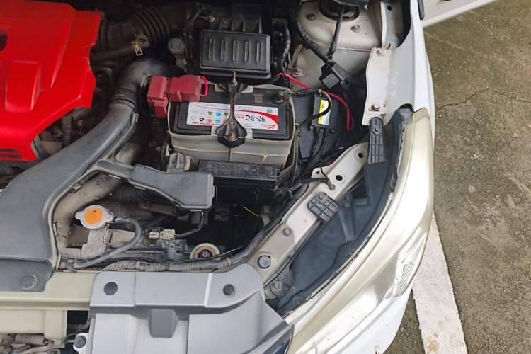 Used Venucia R50 2012 1.6L Manual Luxury Edition Engine Bay Left