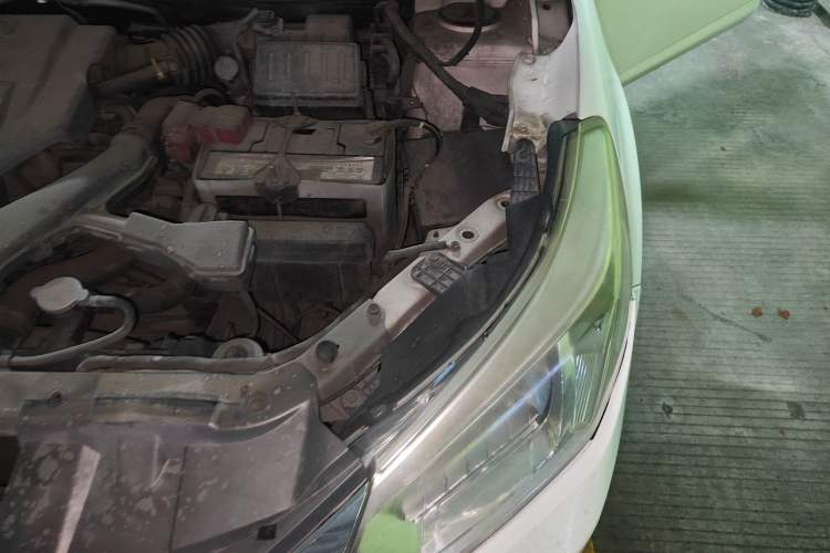 Used Venucia R50 2012 1.6L Automatic Comfort Edition Engine Bay Left