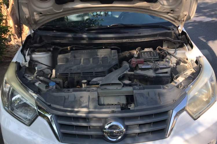 Used Venucia R50 2012 1.6L Automatic Prestige Edition Engine Bay Right