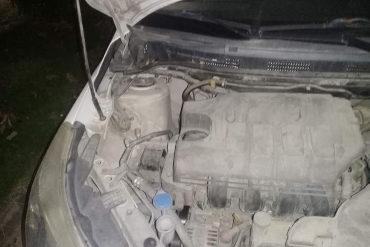 Used Venucia R50 2012 1.6L Manual Luxury Edition Engine Bay Right