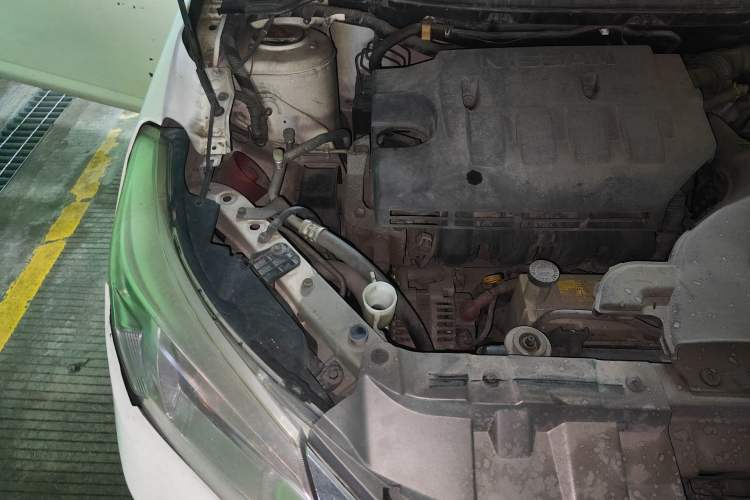 Used Venucia R50 2012 1.6L Automatic Comfort Edition Engine Bay Right