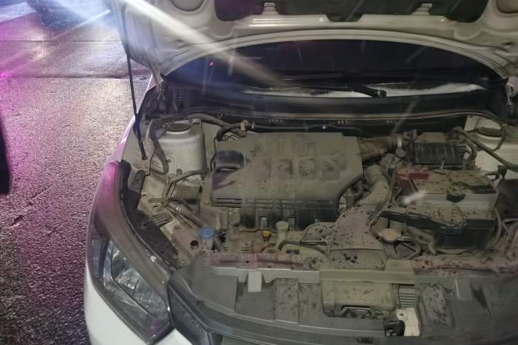 Used Venucia R50 2012 1.6L Automatic Comfort Edition Engine Bay Right