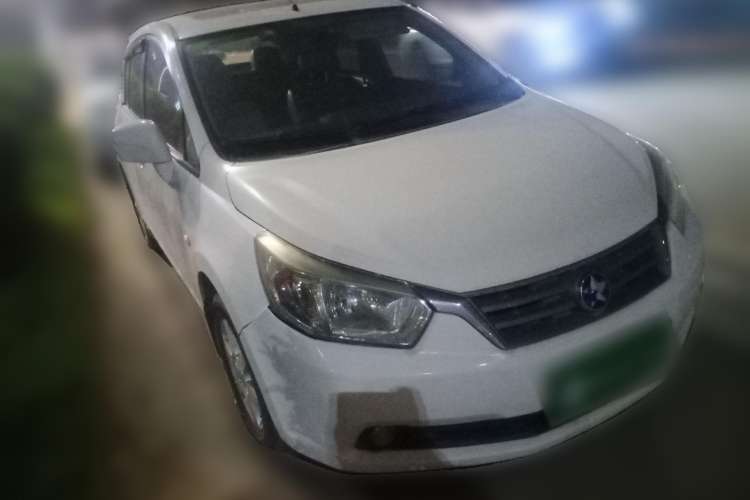 Used Venucia R50 2012 1.6L Manual Luxury Edition Front Right 45 Deg