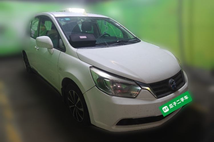 Used Venucia R50 2012 1.6L Automatic Comfort Edition Front Right 45 Deg