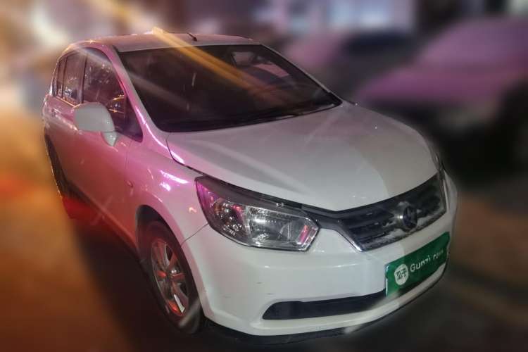 Used Venucia R50 2012 1.6L Automatic Comfort Edition Front Right 45 Deg