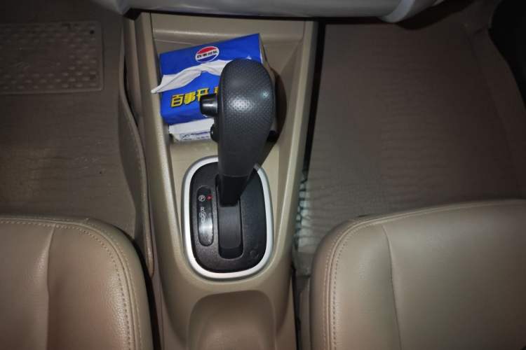 Used Venucia R50 2012 1.6L Automatic Prestige Edition Gear Lever