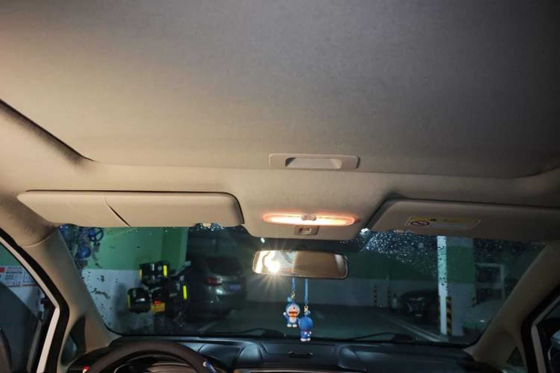 Used Venucia R50 2012 1.6L Automatic Prestige Edition Headliner
