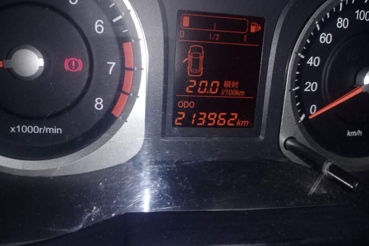 Used Venucia R50 2012 1.6L Manual Luxury Edition Odometer Close Up