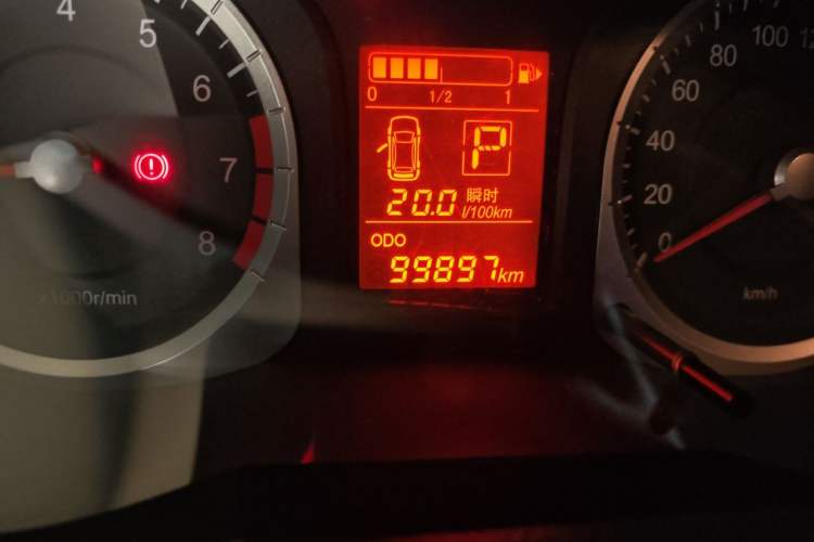 Used Venucia R50 2012 1.6L Automatic Prestige Edition Odometer Close Up