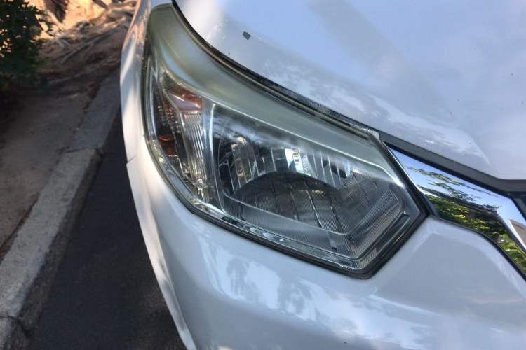Used Venucia R50 2012 1.6L Automatic Prestige Edition Right Front Headlight