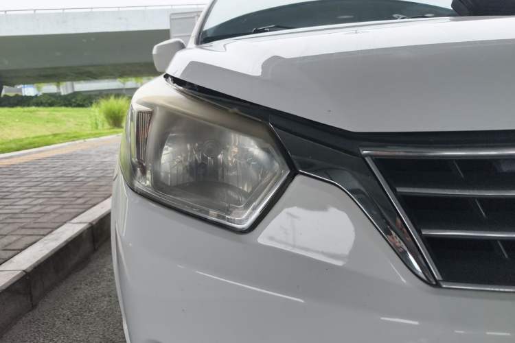 Used Venucia R50 2012 1.6L Manual Luxury Edition Right Front Headlight