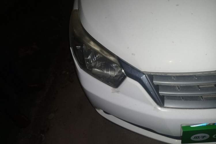 Used Venucia R50 2012 1.6L Manual Luxury Edition Right Front Headlight