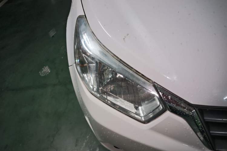 Used Venucia R50 2012 1.6L Automatic Prestige Edition Right Front Headlight