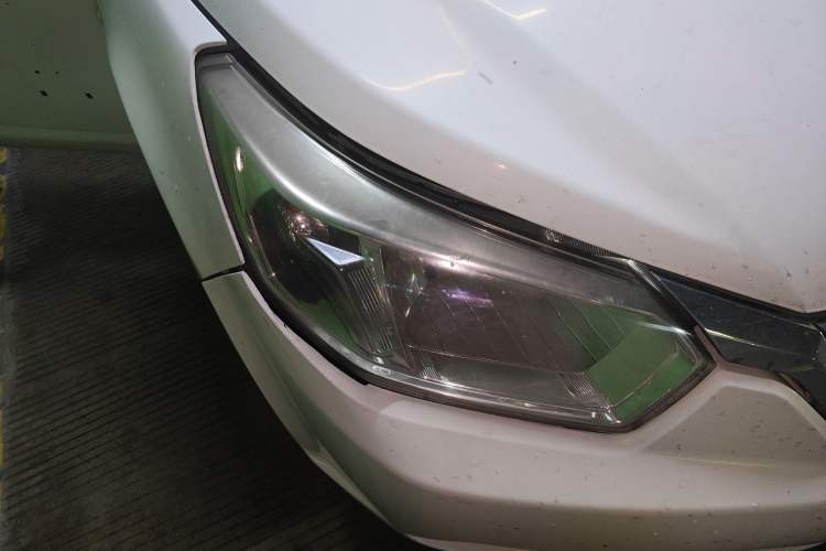 Used Venucia R50 2012 1.6L Automatic Comfort Edition Right Front Headlight