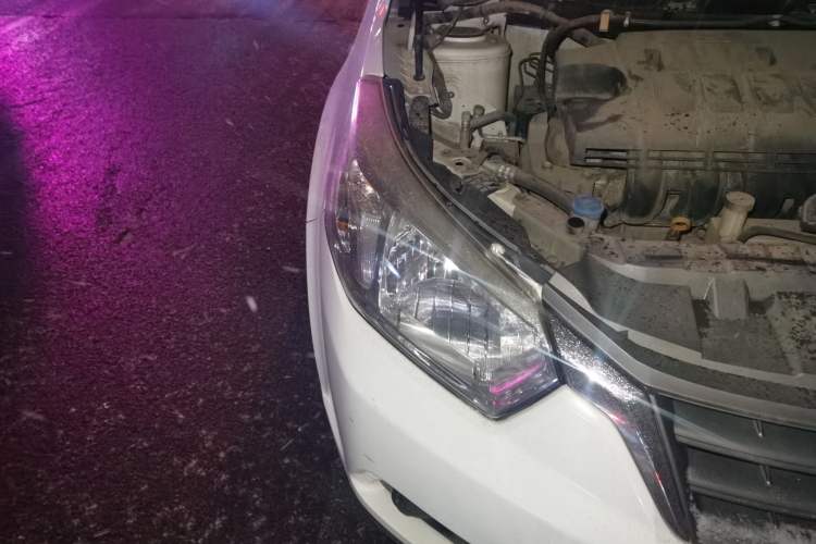 Used Venucia R50 2012 1.6L Automatic Comfort Edition Right Front Headlight