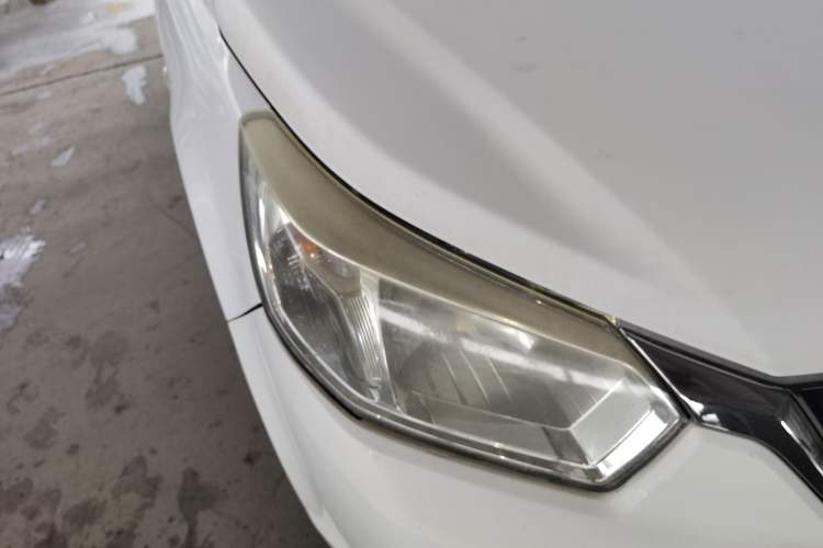 Used Venucia R50 2012 1.6L Automatic Prestige Edition Right Front Headlight