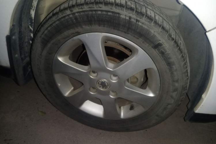 Used Venucia R50 2012 1.6L Manual Luxury Edition Right Front Wheel Hub