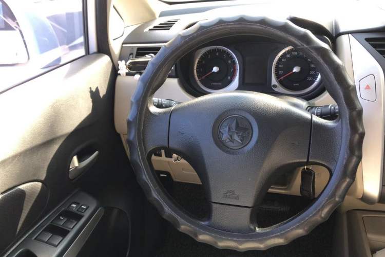 Used Venucia R50 2012 1.6L Automatic Prestige Edition Steering Wheel