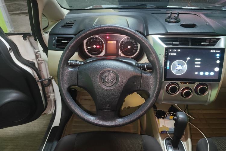 Used Venucia R50 2012 1.6L Automatic Comfort Edition Steering Wheel