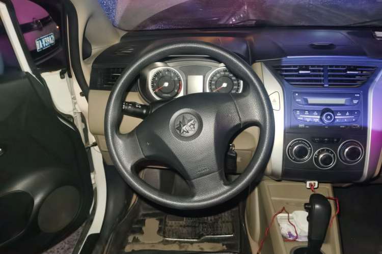 Used Venucia R50 2012 1.6L Automatic Comfort Edition Steering Wheel
