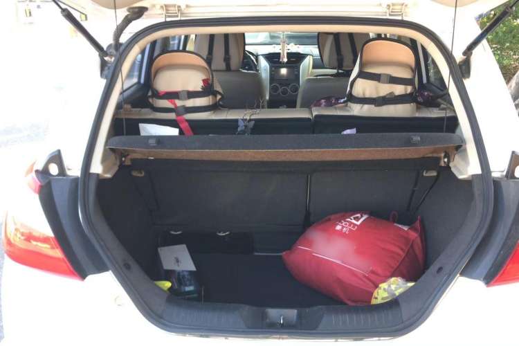 Used Venucia R50 2012 1.6L Automatic Prestige Edition Trunk
