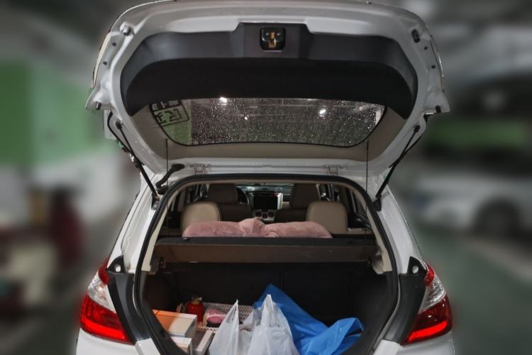 Used Venucia R50 2012 1.6L Automatic Prestige Edition Trunk