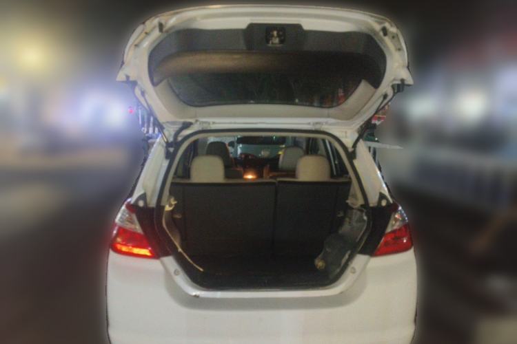 Used Venucia R50 2012 1.6L Automatic Prestige Edition Trunk
