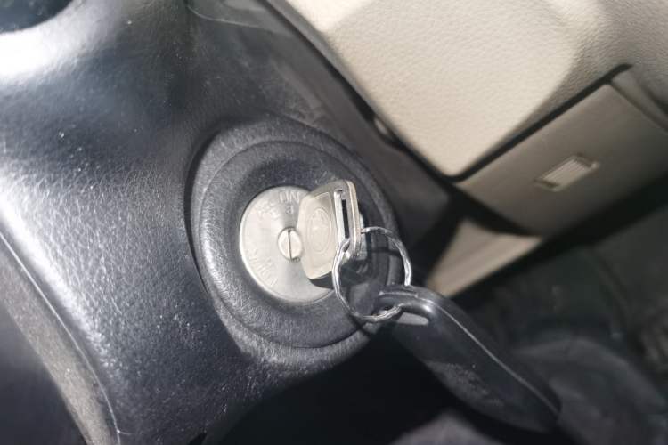 Used Venucia R50 2012 1.6L Automatic Comfort Edition Vehicle Key