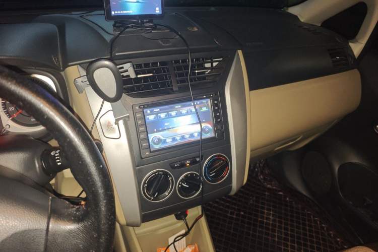 Used Venucia R50 2013 1.6L Manual Fashion Edition Audio And AC Panel