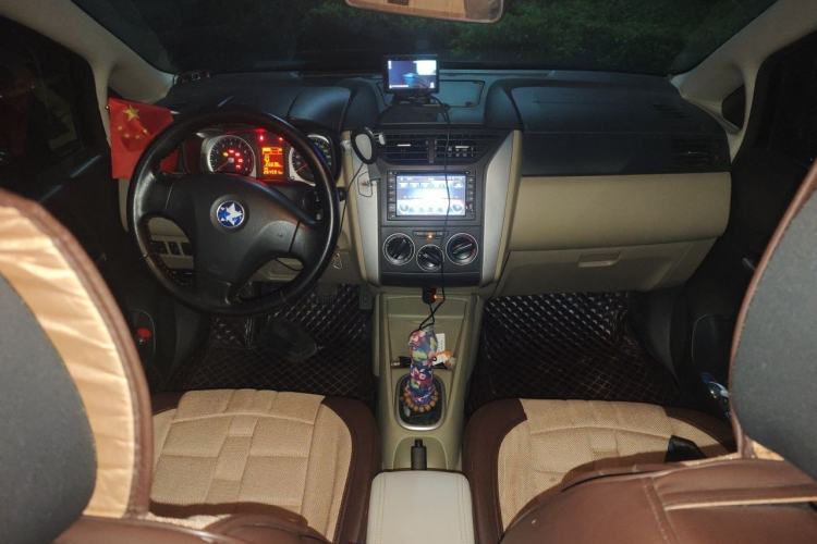 Used Venucia R50 2013 1.6L Manual Fashion Edition Center Console