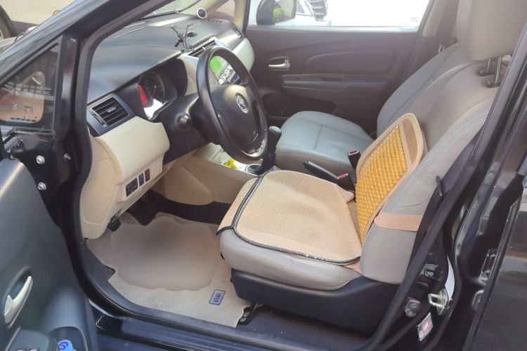 Used Venucia R50 2013 1.6L Manual Fashion Edition Driver Seat