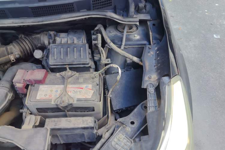 Used Venucia R50 2013 1.6L Manual Fashion Edition Engine Bay Left