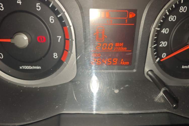Used Venucia R50 2013 1.6L Manual Fashion Edition Odometer Close Up