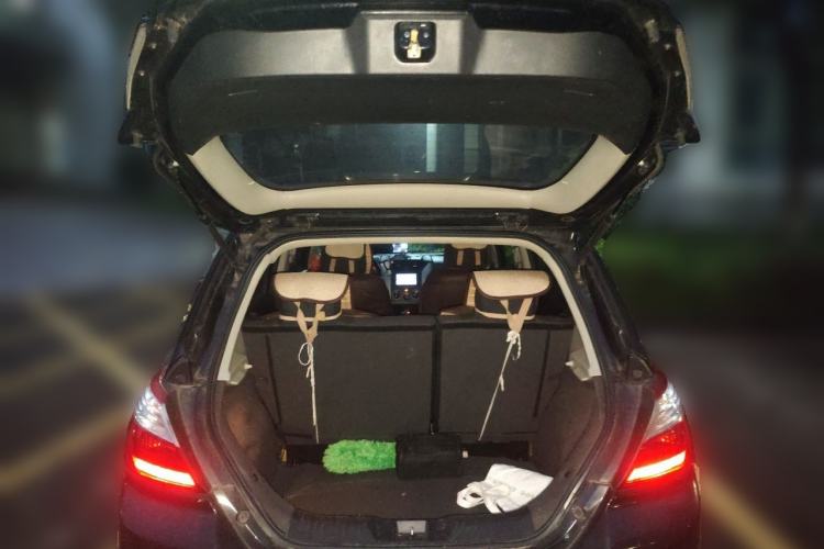Used Venucia R50 2013 1.6L Manual Fashion Edition Trunk