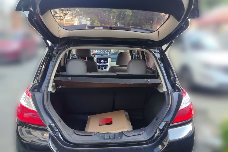 Used Venucia R50 2013 1.6L Manual Fashion Edition Trunk