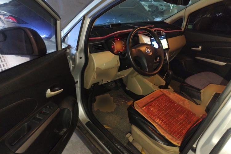 Used Venucia R50 2013 1.6L Automatic Luxury Edition Driver Seat
