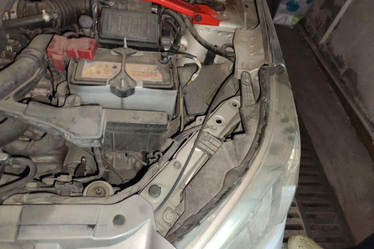 Used Venucia R50 2013 1.6L Automatic Luxury Edition Engine Bay Left