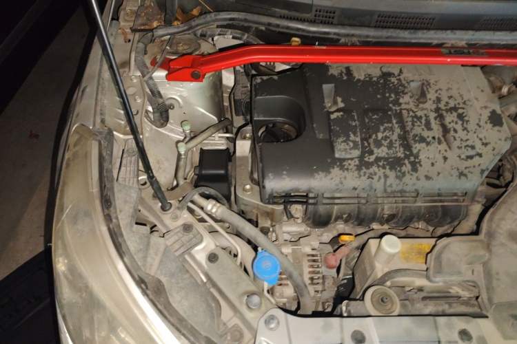 Used Venucia R50 2013 1.6L Automatic Luxury Edition Engine Bay Right