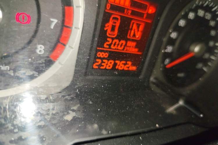 Used Venucia R50 2013 1.6L Automatic Luxury Edition Odometer Close Up