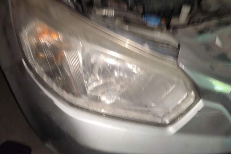 Used Venucia R50 2013 1.6L Automatic Luxury Edition Right Front Headlight