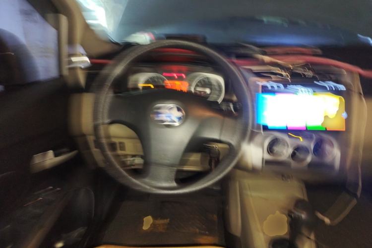 Used Venucia R50 2013 1.6L Automatic Luxury Edition Steering Wheel