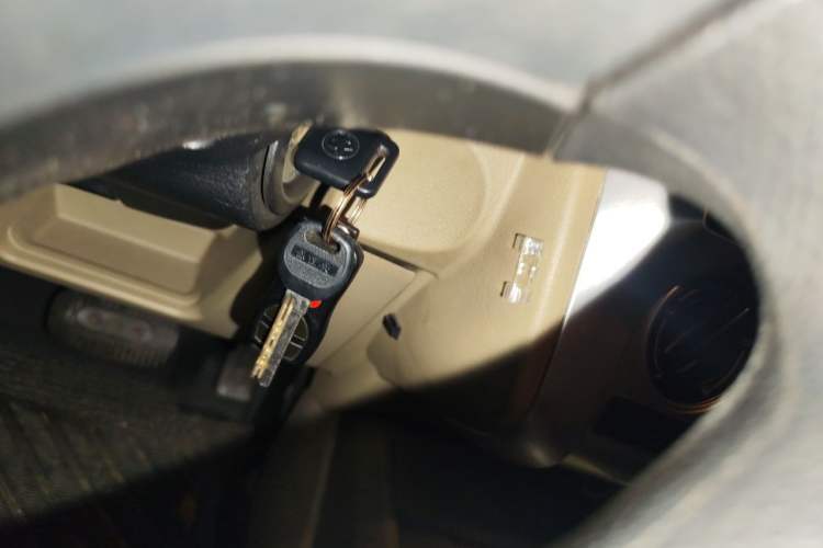 Used Venucia R50 2013 1.6L Automatic Luxury Edition Vehicle Key