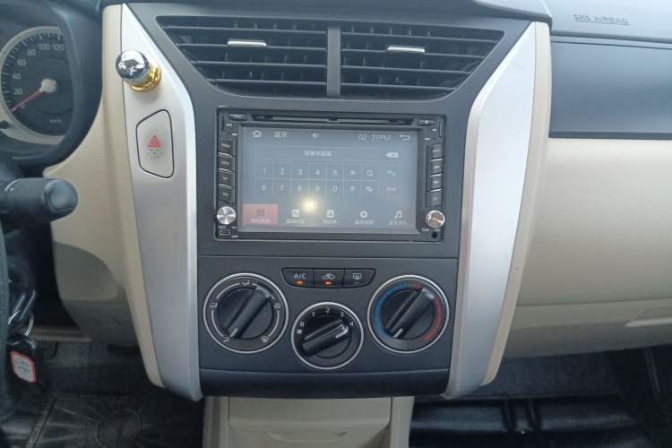 Used Venucia R50 2013 1.6L Manual Fashion Edition Audio And AC Panel