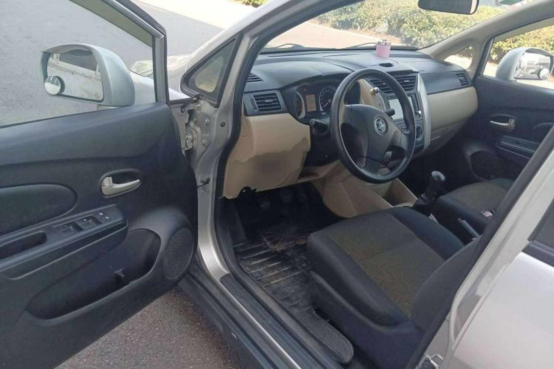 Used Venucia R50 2013 1.6L Manual Fashion Edition Driver Seat