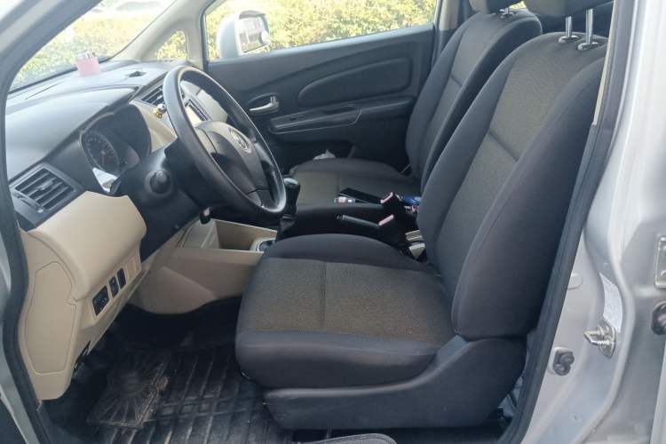 Used Venucia R50 2013 1.6L Manual Fashion Edition Left Front Seat