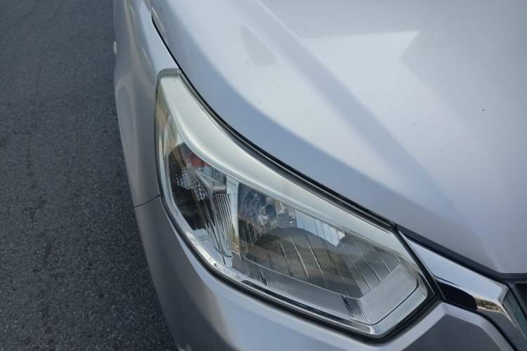 Used Venucia R50 2013 1.6L Manual Fashion Edition Right Front Headlight
