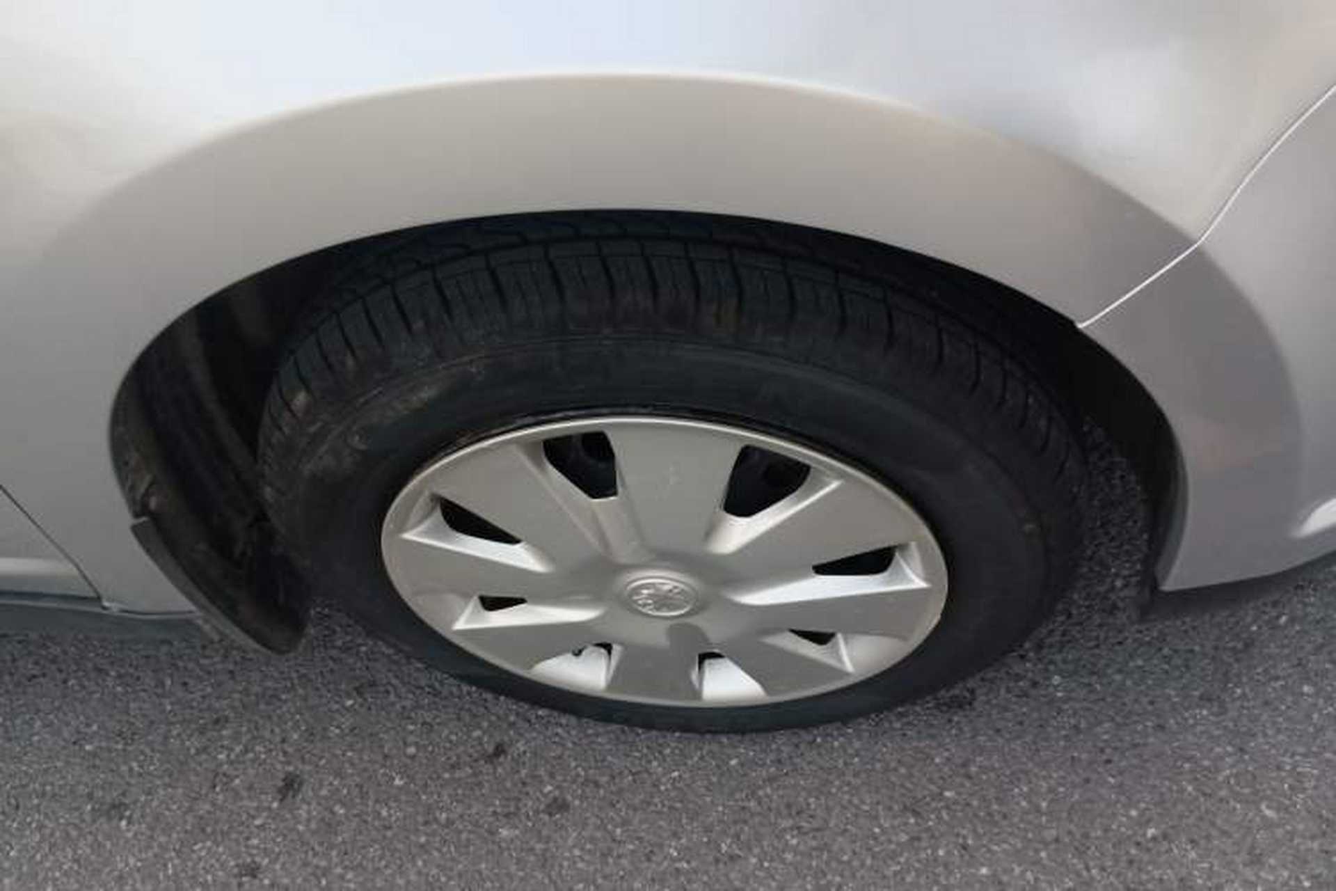 Used Venucia R50 2013 1.6L Manual Fashion Edition Right Front Wheel Hub